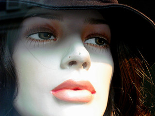 sous le chapeau