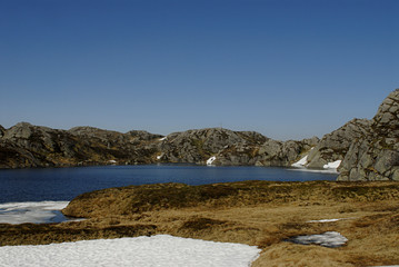 Fototapeta na wymiar mountain lake