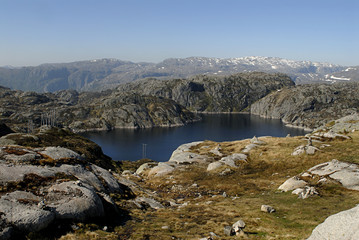 Fototapeta na wymiar mountain lake in central norway