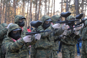 beginning of game in paintball.