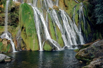 Obraz premium lac et chutes d'eaux