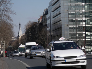 Fototapeta na wymiar taxi of paris