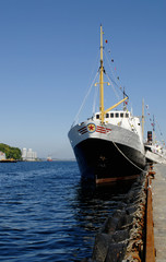 Naklejka premium ship in harbour