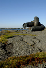 broken chain monument