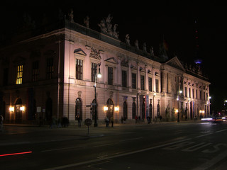 Fototapeta na wymiar berlin w nocy (5)