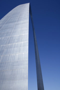 close up on the arch at st. louis