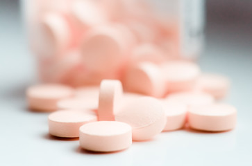 Fototapeta na wymiar różowe tabletki