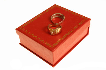 rings on red box