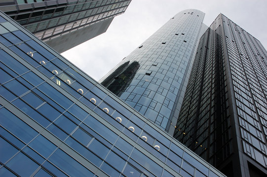moderne office geb&auml;ude in der city