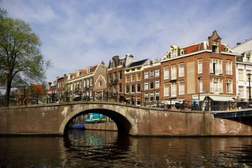 Fototapeta na wymiar amsterdam woda widok na miasto