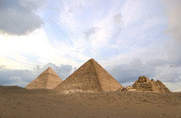 hdr pyramids