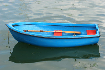 Naklejka premium empty blue rowing boat