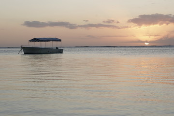romantico tramonto in barca