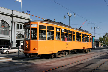 Fototapeta na wymiar zabytkowy tramwaj w San Francisco