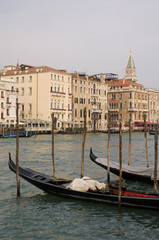 Obraz na płótnie Canvas gondolas on grand canal