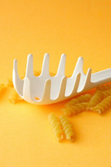 white spoon and macaroni