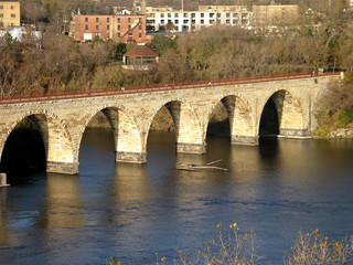 Fototapeta premium pedestrian bridge in minneapolis