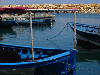 Fototapeta na wymiar barcas azules