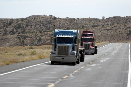 trucks auf dem highway