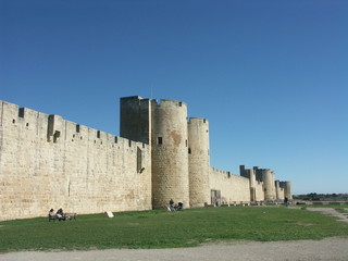 Fototapeta na wymiar fortifications d'aigues-mortes