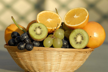 oranges, kiwis, raisins