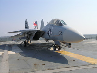 Fototapeta na wymiar F-14 Tomcat - Lotniskowiec USS Yorktown