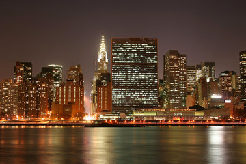 Fototapeta na wymiar Manhattan Skyline w nocy