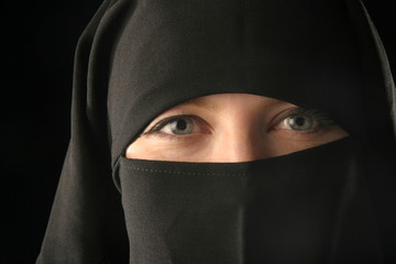 mulsim woman wearing veil