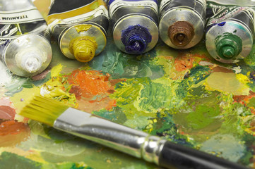 paintbrush on painting palette - 1694552