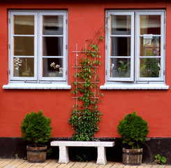 rote hauswand