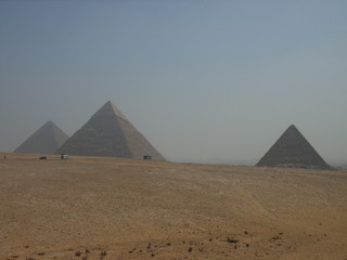 Fototapeta na wymiar gizeh pyramids