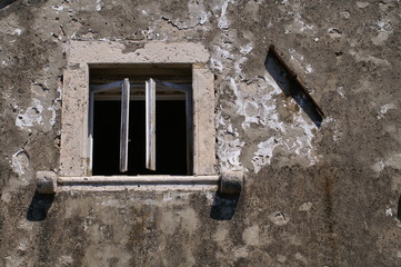 window in old city dubrovnik.