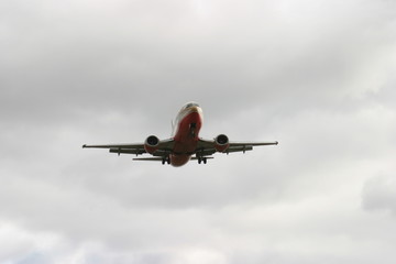 airliner on final