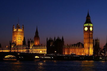 Fototapeta na wymiar big ben in london at night