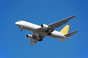 Fototapeta na wymiar boeing 767 cargo samolot odrzutowy