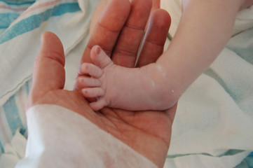 newborn foot in daddy's hand