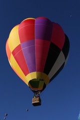 Naklejka premium hot air balloon with vivid color