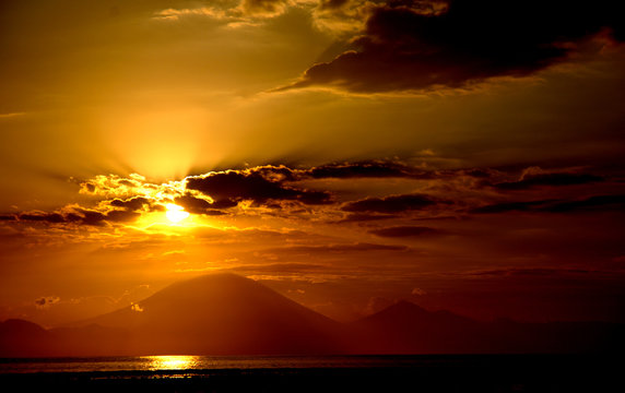 Fototapeta sunset of mount agung, bali 01