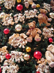 christmas tree filled wtih teddy bears