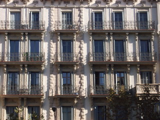 Fototapeta na wymiar residential building in barcelona