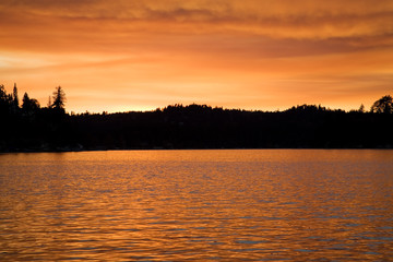 Naklejka premium lake sunset 7