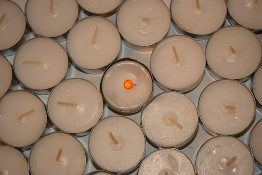 candles with one electric candle