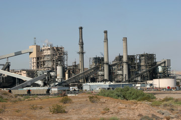 Fototapeta na wymiar elektrownia przemysłowa
