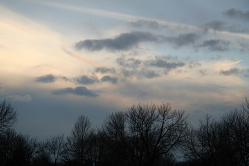 Fototapeta na wymiar clouds in the sky at dusk