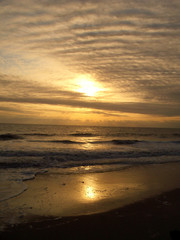 Fototapeta na wymiar spokojnej plaży zachód słońca