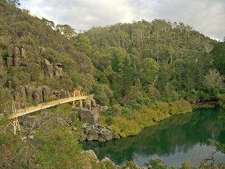 Fototapeta na wymiar bridge over cataract gorge
