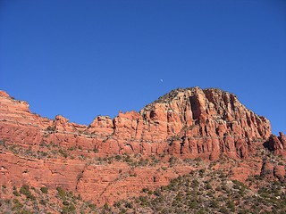 Fototapeta premium long rock in sedona and small moon