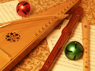 bowed psaltery with recorders closeup