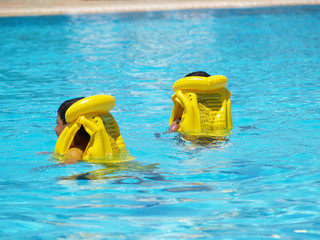 young swimmers with life vests