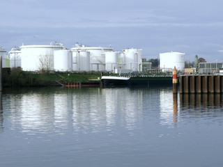 binnenhafen bei r&uuml;sselsheim